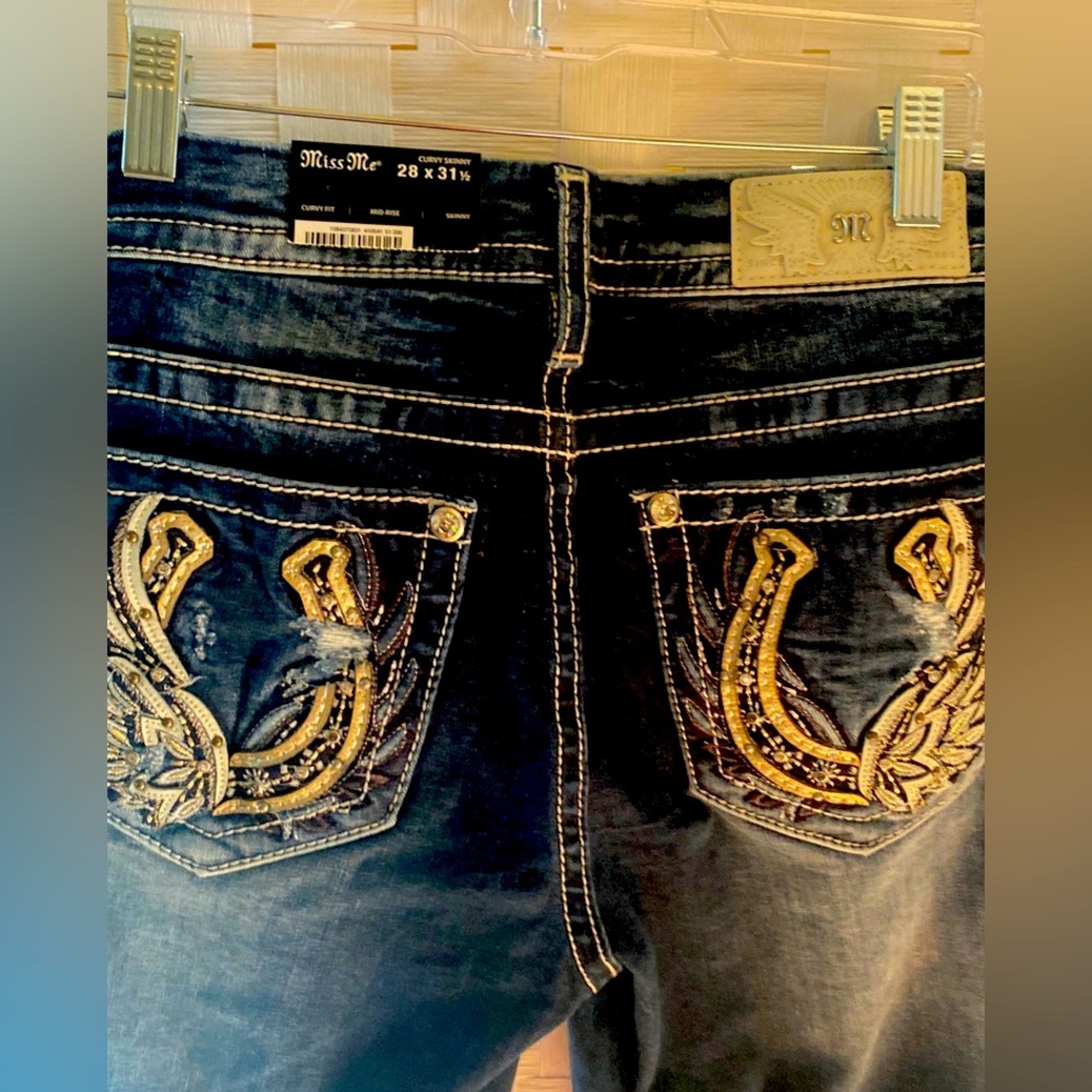Gorgeous New with tags Miss Me size 28 jeans